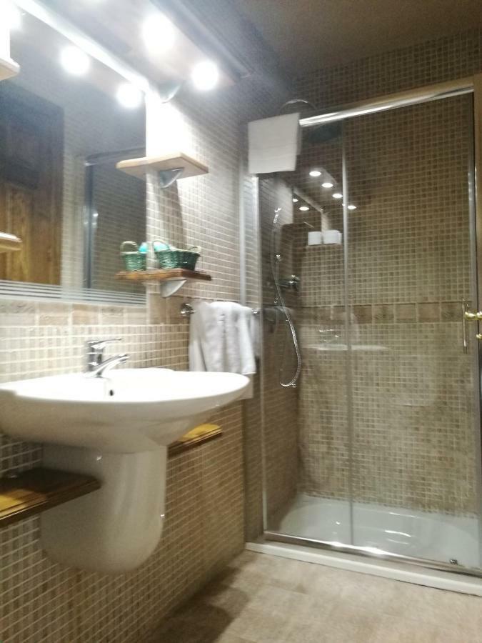 Apartamentos Melchor De Linan Torrelaguna Exterior foto